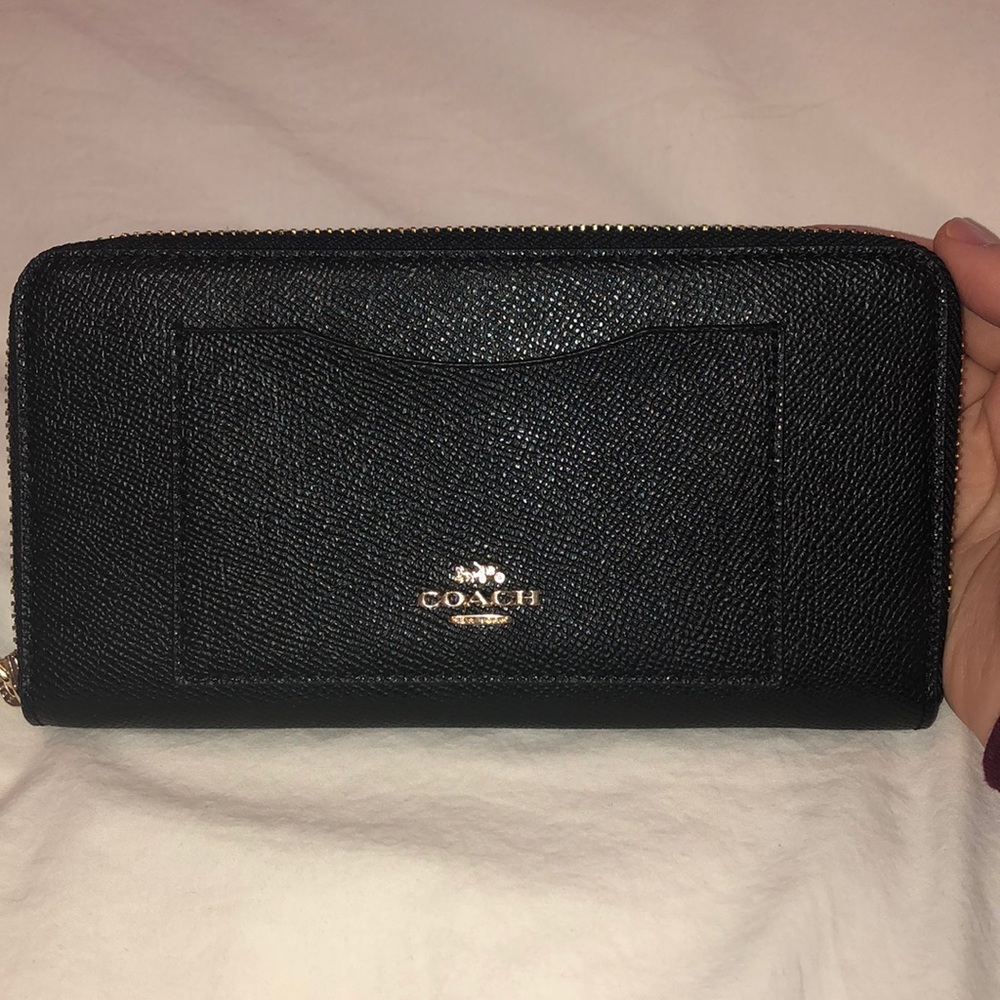 NWT COACH ACCORDION ZIP WALLET